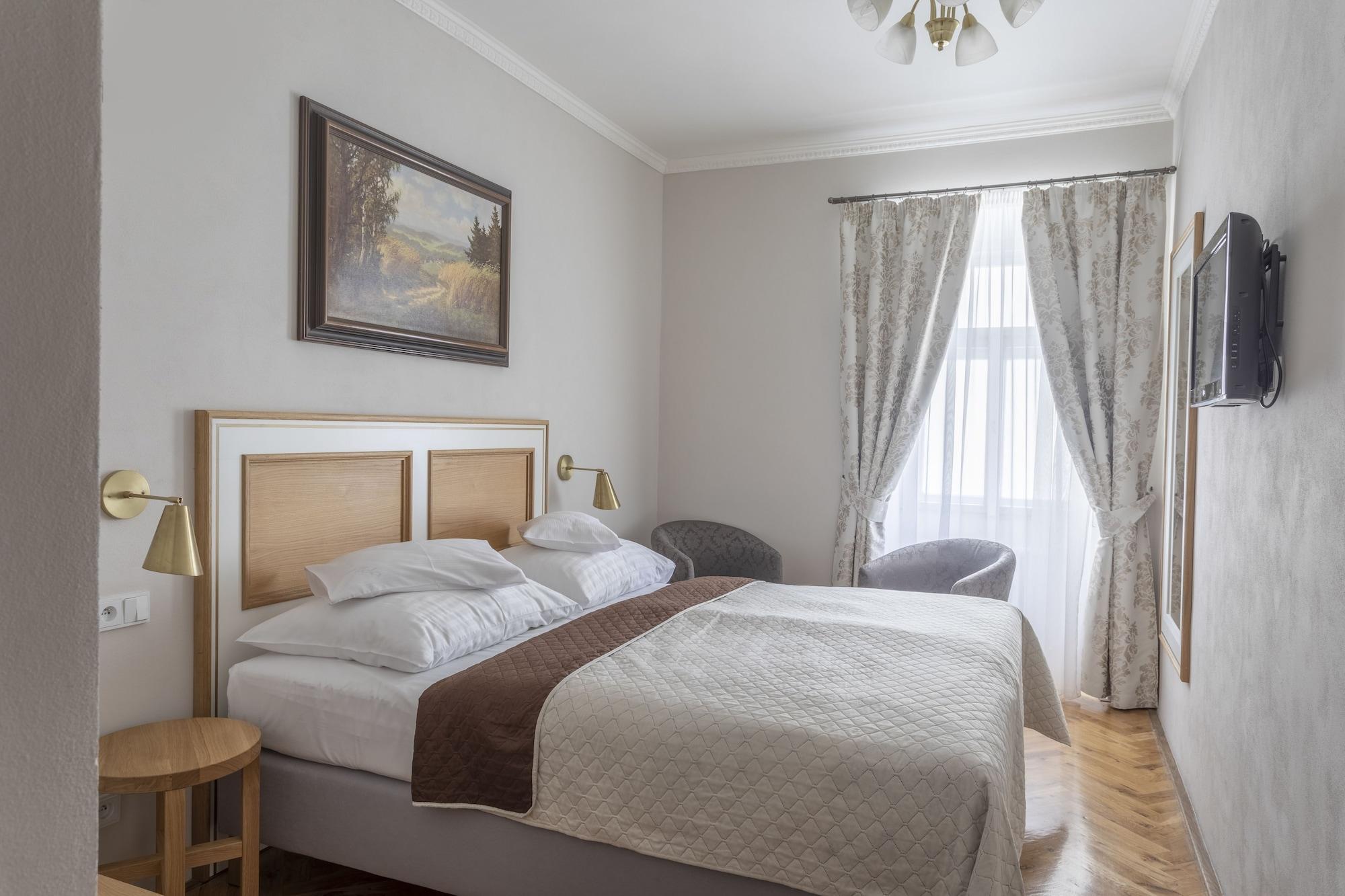 At The Golden Scissors Hotell Prag