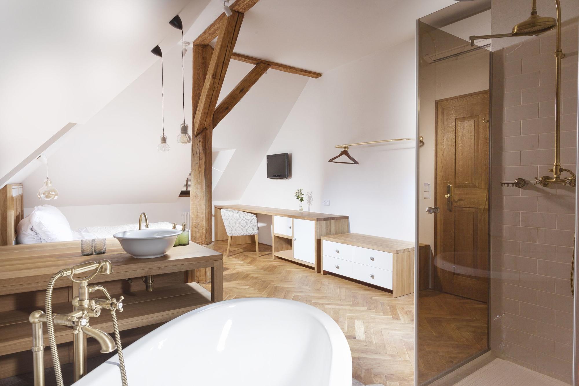 Hotell At The Golden Scissors
