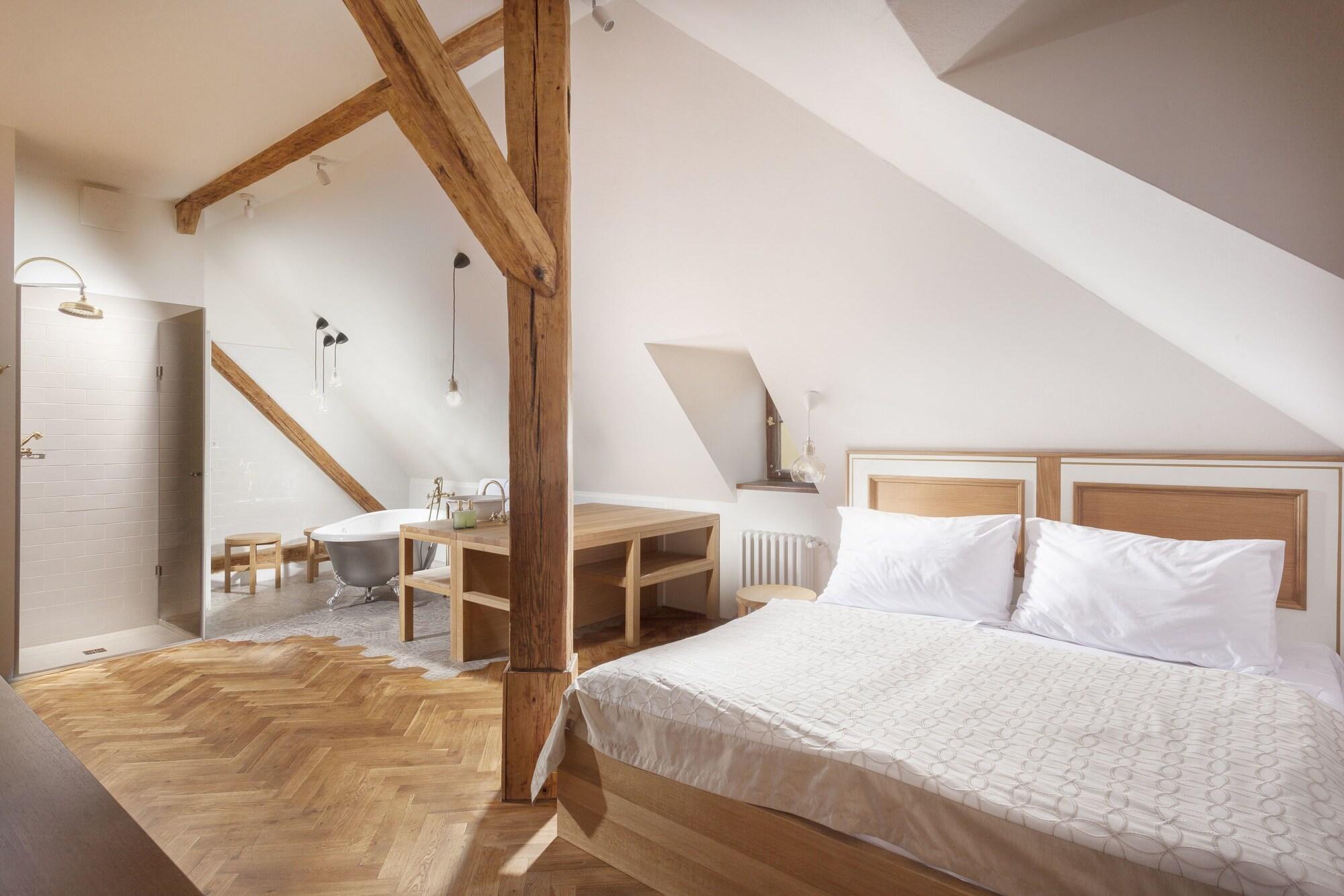 At The Golden Scissors Hotell Prag