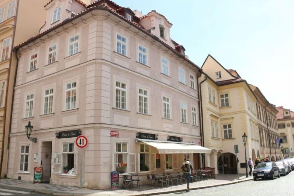 At The Golden Scissors 4* Prag