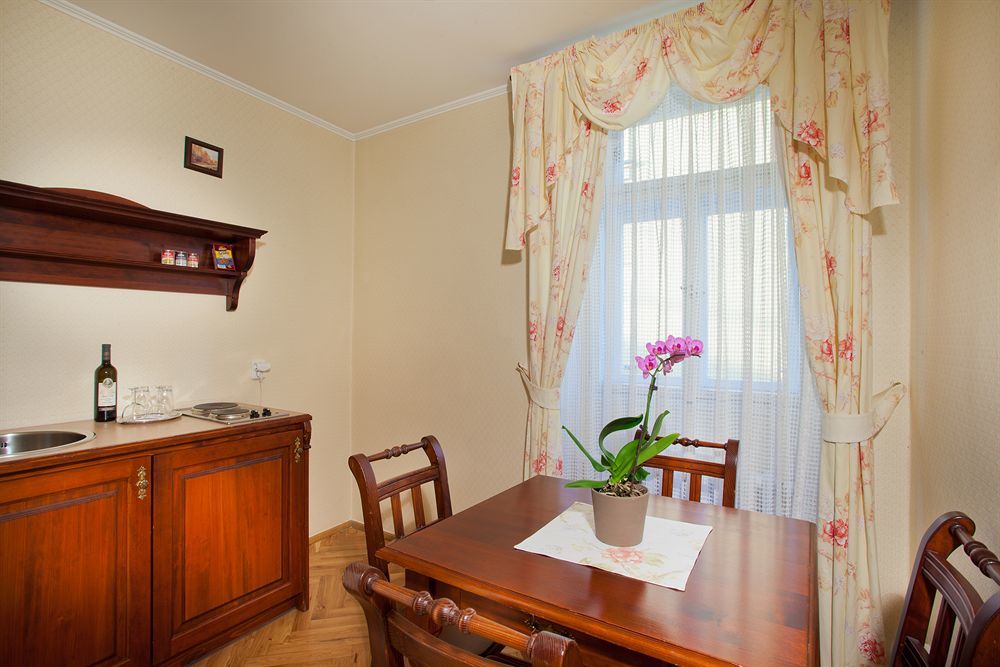 At The Golden Scissors 4* Prag