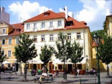 Hotell At The Golden Scissors
